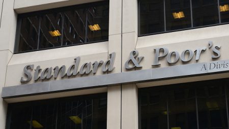 Dette : la note de la France serait « sous pression » sans réduction du déficit, prévient S&P