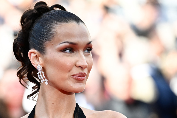 Le mannequin américain Bella Hadid. (LOIC VENANCE/AFP via Getty Images)