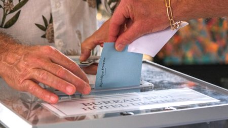 Législatives: une participation record de 26,63 % à midi, du jamais vu depuis 1981