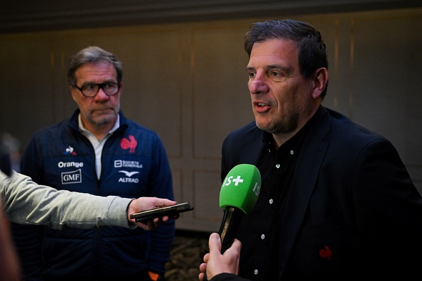 Le président de la Fédération française de rugby (FFR) Florian Grill (à dr.) et le vice-président de la FFR Jean-Marc Lhermet s'adressent aux journalistes à Buenos Aires, en Argentine le 9 juillet 2024.) (Photo LUIS ROBAYO/AFP via Getty Images)