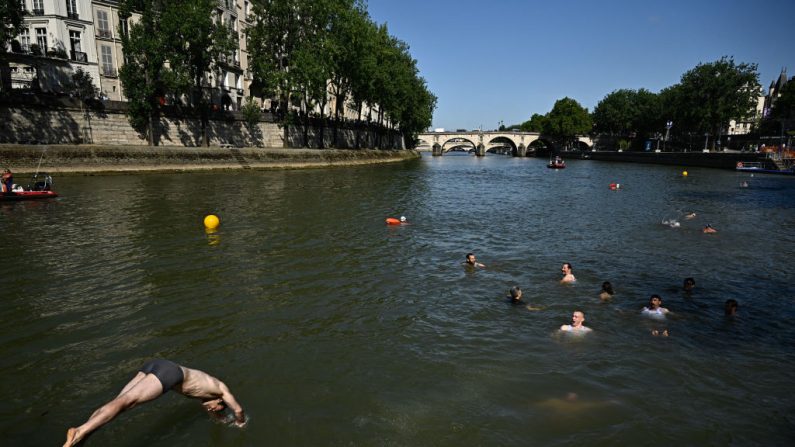 (JULIEN DE ROSA/AFP via Getty Images)