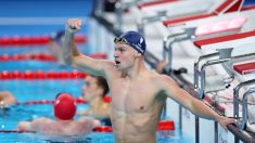 Léon Marchand décroche son premier titre aux JO sur 400m quatre nages et explose le record olympique