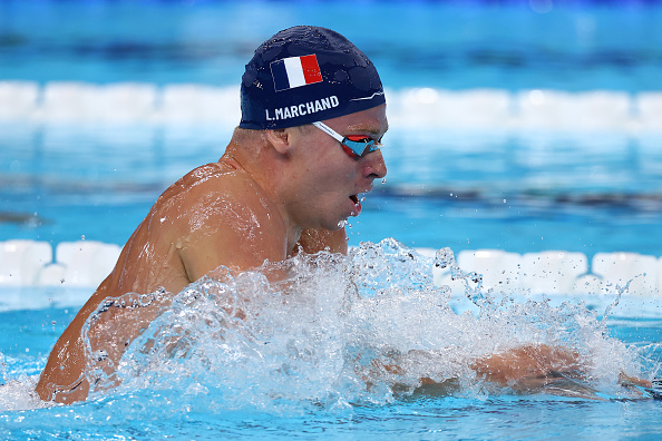 Leon Marchand de l'équipe de France participe aux éliminatoires du 200m brasse lors de la 4ème journée des JO à Paris 2024 le 30 juillet 2024. (Maddie Meyer/Getty Images)