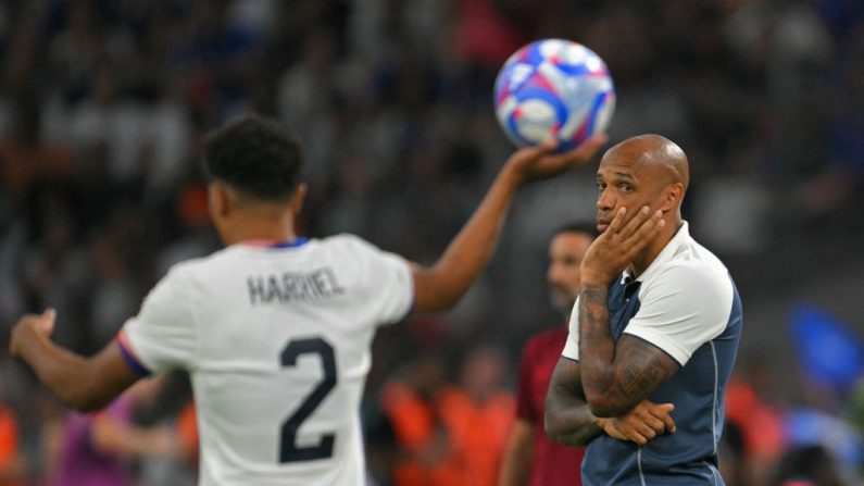 Thierry Henry, le sélectionneur de la France, victorieuse des Etats-Unis 3-0 à Marseille pour son entrée dans le tournoi de football de Paris-2024, a fait le parallèle avec le premier match des Bleus lors de la Coupe du monde 1998, remporté 3-0, à Marseille. (Photo : NICOLAS TUCAT/AFP via Getty Images)