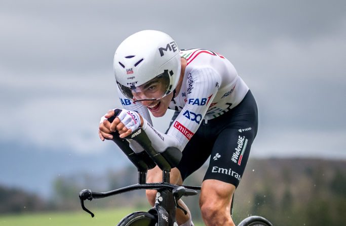 L'Espagnol Juan Ayuso, 9e au classement général du Tour de France et lieutenant du maillot jaune Tadej Pogacar, a jeté l'éponge vendredi lors de la 13ème étape entre Agen et Pau. (Photo : FABRICE COFFRINI/AFP via Getty Images)