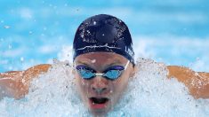 Léon Marchand file en finale du 400 m quatre nages, avec le meilleur temps des séries