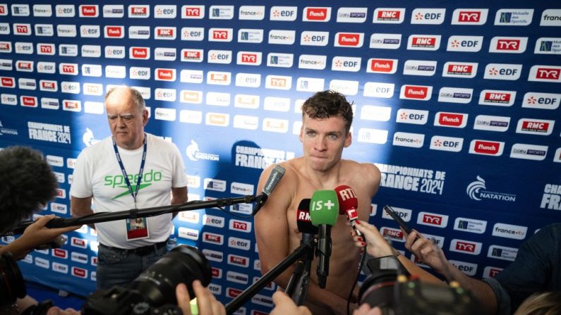 Léon Marchand, favori sur plusieurs courses aux Jeux olympiques de Paris, a expliqué mercredi qu'il se sentait galvanisé par ce statut. (Photo : SEBASTIEN BOZON/AFP via Getty Images)