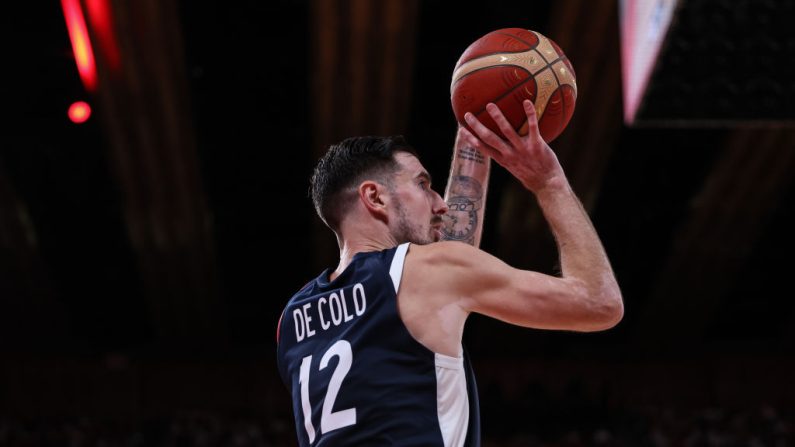 Le vétéran Nando De Colo a été appelé lundi dans l'équipe de France de basket retenue pour les Jeux olympiques de Paris (26 juillet-11 août), à l'inverse de Théo Maledon et d'Élie Okobo, les deux derniers joueurs écartés par le sélectionneur Vincent Collet. (Photo : Takashi Aoyama/Getty Images)