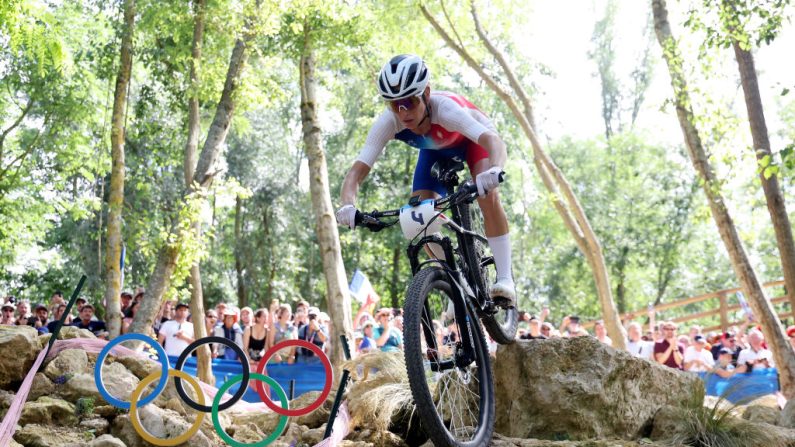 "C'est clairement la victoire d'une vie", a souri Pauline Ferrand-Prévot, sacrée championne olympique de VTT à Elancourt dimanche. (Photo : Jared C. Tilton/Getty Images)