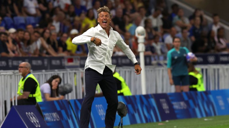 Hervé Renard, a estimé que les Bleues devaient "montrer autre chose pour être un peu plus regardées", après la victoire des Bleues face à la Colombie (3-2) lors du tournoi olympique à Lyon, où elles se font fait peur en seconde période. (Photo : Claudio Villa/Getty Images)