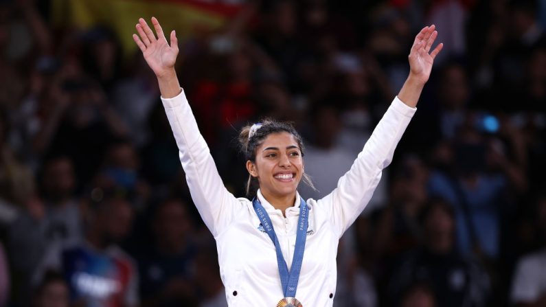 Elle voulait "marquer l'histoire" avec la première médaille française de ces Jeux: le rêve est devenu réalité. Une belle consolation pour la "solaire" Shirine Boukli, qui se contente du bronze à défaut de l'or olympique tant désiré en -48 kg. (Photo : Buda Mendes/Getty Images)