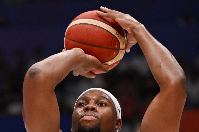 L'équipe de France de basket a débuté sa préparation aux Jeux olympiques par une démonstration face à la Turquie (96-46) mercredi à Rouen, portée par Victor Wembanyama, déjà étincelant. (Photo : ADEK BERRY/AFP via Getty Images)