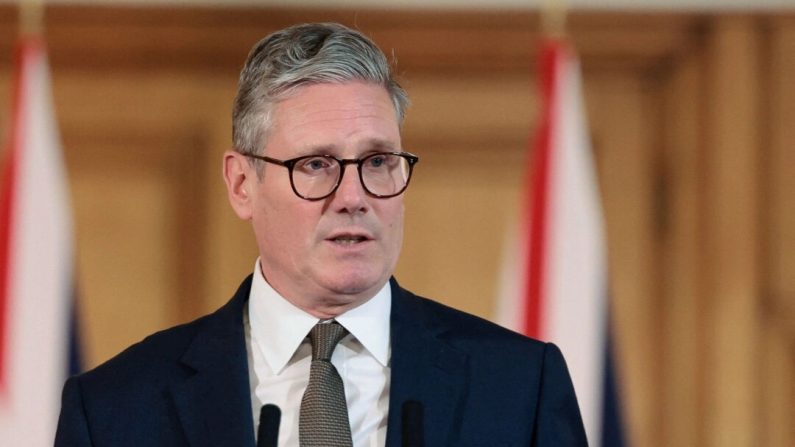 Le Premier ministre britannique, Sir Keir Starmer, s'exprime lors d'une conférence de presse après sa première réunion de cabinet au 10 Downing Street, à Londres, le 6 juillet 2024. (Claudia Greco/PA Wire)


