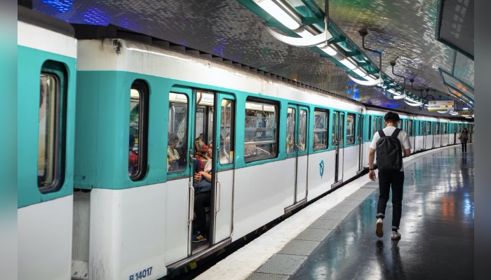 Le métro parisien a rarement été aussi agréable à prendre, selon plusieurs habitués. (Photo : Andy Soloman/Shutterstock)