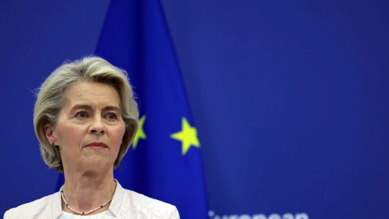 La présidente de la Commission européenne, Ursula von der Leyen, s'adresse aux médias lors d'une conférence de presse à Strasbourg, en France, le 18 juillet 2024. (Johannes Simon/Getty Images)