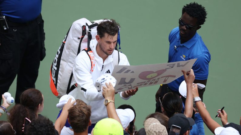 Ben Shelton a impitoyablement éliminé Dominic Thiem lundi au premier tour de l'US Open où l'Autrichien avait remporté en 2020 son unique Majeur et où il jouait pour la dernière fois de sa carrière. (Photo : Al Bello/Getty Images)