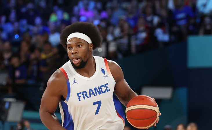 Les Philadelphia 76ers ont officialisé jeudi l'arrivée du basketteur français Guerschon Yabusele, qui fait son retour en NBA après avoir évolué au Real Madrid ces trois dernières saison et après un tournoi olympique réussi. (Photo : Ezra Shaw/Getty Images)