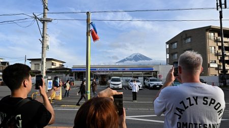 Mont Fuji : la bâche anti-touristes retirée