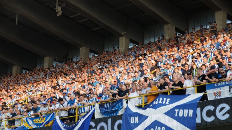 Les supporters de Kilmarnock lors du match entre l'équipe belge de football Cercle Brugge KSV et l'équipe écossaise Kilmarnock F.C., le 1er août 2024 à Brugge.(Photo KURT DESPLENTER/BELGA MAG/AFP via Getty Images)