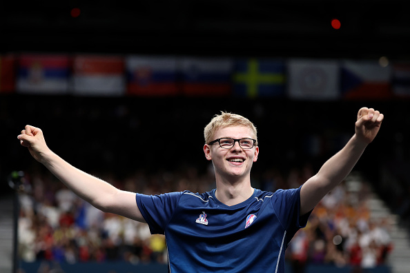 Félix Lebrun décroche la première médaille olympique depuis 1992 pour le tennis de table contre le Brésilien Hugo Calderano le 4 août 2024 à Paris. (Photo Lintao Zhang/Getty Images)