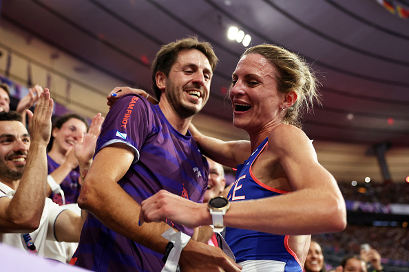 Alice Finot après sa course du 3000 m steeple au Stade de France le 6 août 2024. (Photo Hannah Peters/Getty Images)