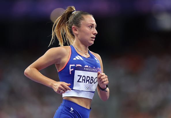 Alessia Zarbo de l'équipe de France participe à la finale du 10.000m féminin au Stade de France le 09 août 2024 à Paris. (Christian Petersen/Getty Images)