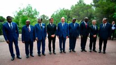 Emmanuel Macron et plusieurs dirigeants africains célèbrent le débarquement en Provence, malgré la météo