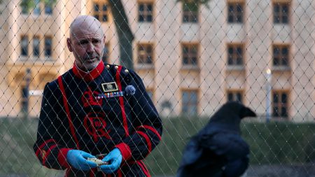 À la Tour de Londres, la survie du royaume dans les mains du « Maître des corbeaux »