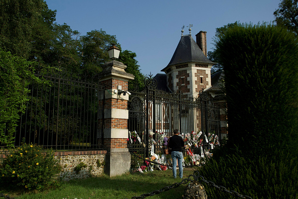 Alain Delon avait fait part de son souhait d'être enterré dans son domaine, à Douchy. (Photo GUILLAUME SOUVANT/AFP via Getty Images)