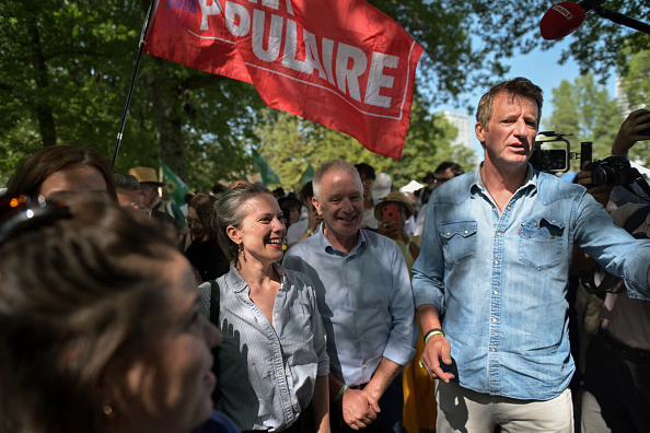 La candidate de la coalition de gauche « Nouveau Front Populaire » (NFP) au poste de Premier ministre et économiste Lucie Castets (à g.). (GUILLAUME SOUVANT/AFP via Getty Images)