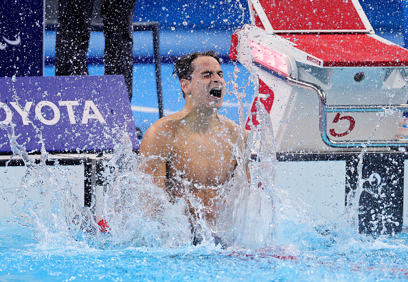 Le médaillé d'or Ugo Didier de l'équipe de France célèbre sa victoire dans la finale du 400m nage libre. (Michael Reaves/Getty Images)