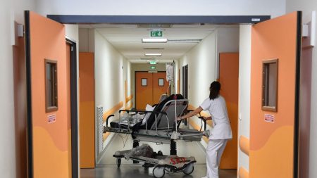 Marseille : à 86 ans, il passe 22 heures couché sur un brancard aux urgences