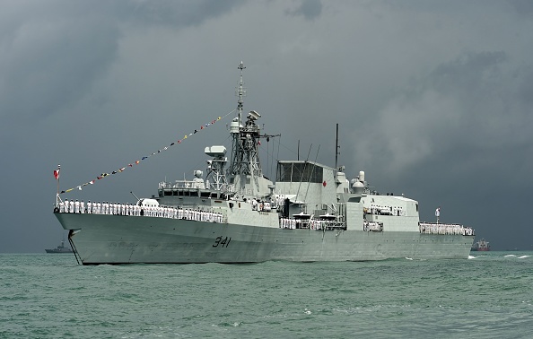 Frégate de classe Halifax de la Marine royale canadienne. (Photo ROSLAN RAHMAN/AFP via Getty Images)