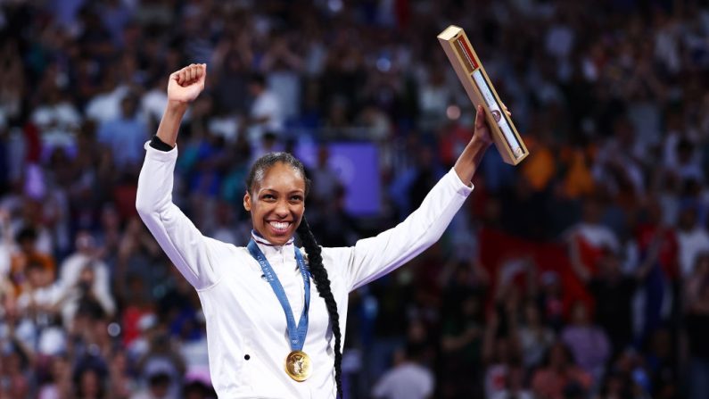 "Le Grand Palais a trouvé une reine. Elle s'appelle Althéa Laurin ce soir et on en est très très fiers", a glissé Pascal Gentil, figure de proue du taekwondo français dans les années 2000, après le titre olympique d'Althéa Laurin, samedi. (Photo : Buda Mendes/Getty Images)