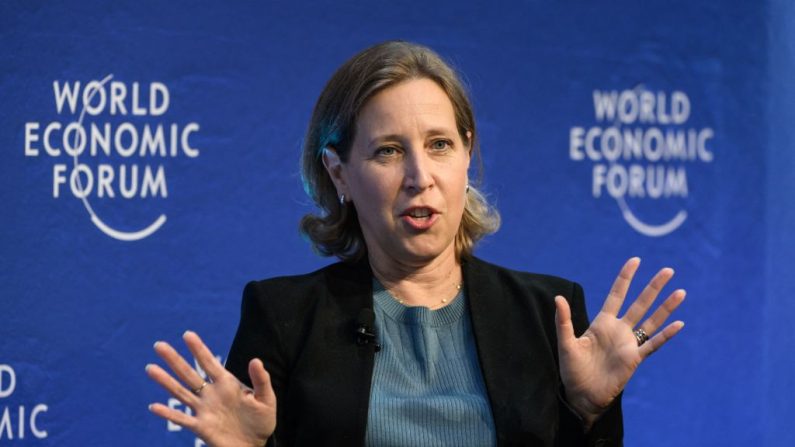 Susan Wojcicki, PDG de You Tube, s'exprime lors d'une réunion du Forum économique mondial de Davos, le 24 mai 2022. (FABRICE COFFRINI/AFP via Getty Images)