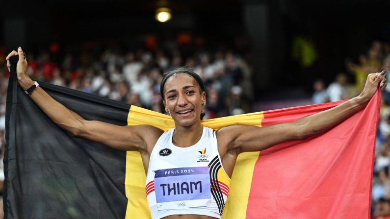 La Belge Nafissatou Thiam a remporté dimanche sa troisième médaille d'or olympique sur l'heptathlon en devançant de 36 points seulement sa grande rivale britannique Katarina Johnson-Thompson. (Photo : BEN STANSALL/AFP via Getty Images)