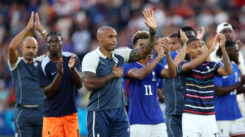 Thierry Henry, le sélectionneur de l'équipe de France, battue par l'Espagne (5-3 a.p.) lors de la finale du tournoi olympique vendredi, a estimé, malgré la défaite, que l'histoire de ses Bleus durant la compétition était "extraordinaire". (Photo : Carl Recine/Getty Images)