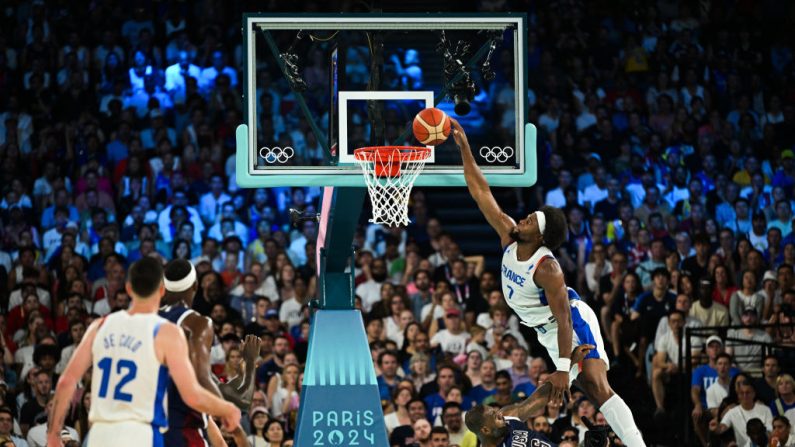 Guerschon Yabusele, qui a brillé en équipe nationale lors des JO de Paris, s’apprêterait à signer un contrat d’un an et de 2,1 millions de dollars avec les Sixers de Philadelphie, selon les médias spécialisés ESPN et NBC Sports. (Photo : DAMIEN MEYER/AFP via Getty Images)