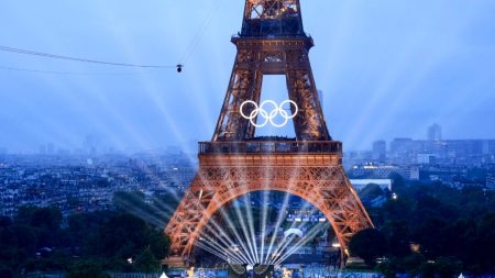 Les anneaux olympiques devraient rester sur la tour Eiffel au moins jusqu’en 2028