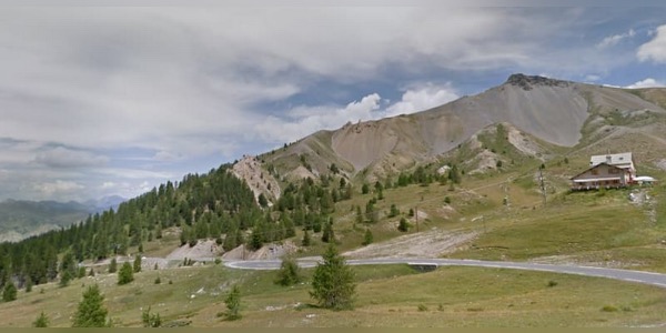 La descente du col de l'Izoard, où a eu lieu la chute. (Google Street View)