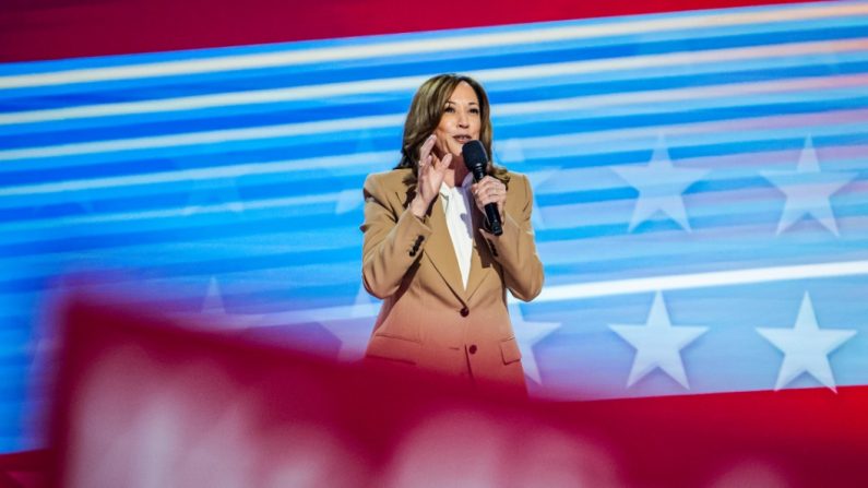 La vice-présidente Kamala Harris s'exprime lors du premier jour de la convention nationale du Parti démocrate à Chicago, le 19 août 2024. (Madalina Vasiliu/Epoch Times)