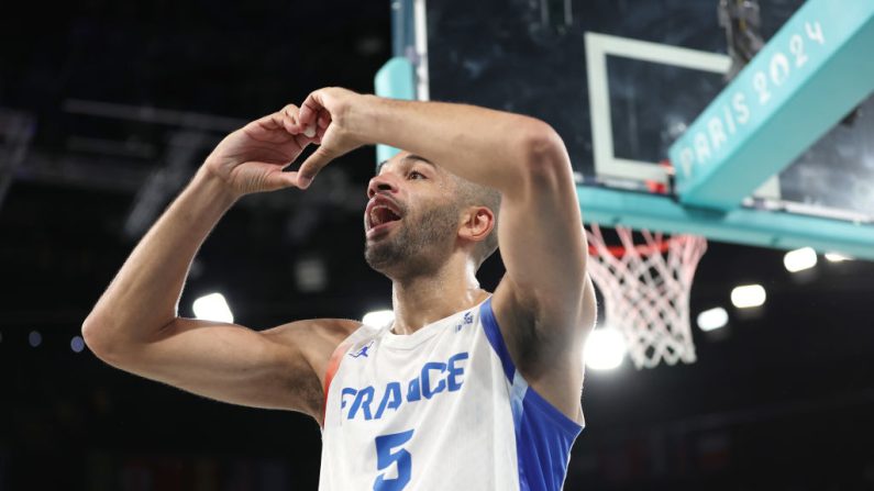 Nicolas Batum, capitaine de l'équipe de France de basket, a officialisé sa retraite internationale sur son compte X après quinze années marquées par de nombreux podiums. (Photo : Gregory Shamus/Getty Images)