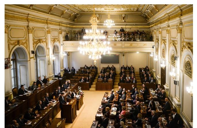 Un député prononce un discours au Parlement tchèque à Prague, le 27 mars 2018.
(Michal Cizek/AFP via Getty Images)