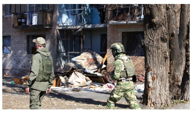 Un bâtiment endommagé par les frappes ukrainiennes à Koursk, en Russie, le 16 août 2024 (Tatyana Makeyeva/AFP via Getty Images)