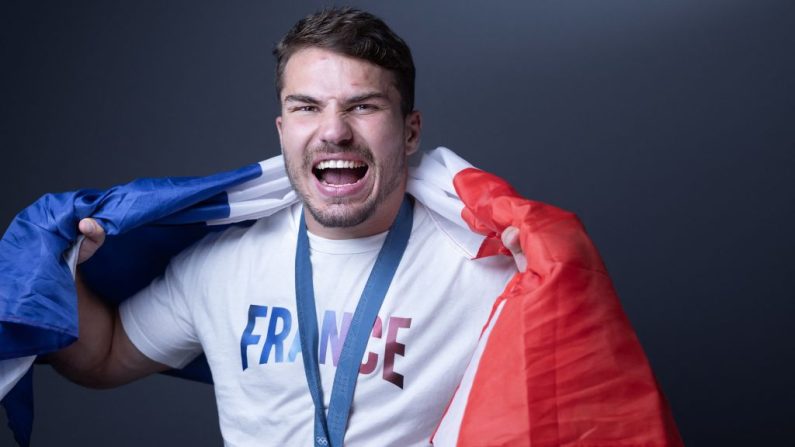 Vainqueur du championnat et de la Coupe d'Europe avec Toulouse et médaillé d'or olympique avec l'équipe de France de rugby à VII, Antoine Dupont a été élu meilleur joueur du Top 14 et meilleur Bleu de la saison 2023-24. (Photo : JOEL SAGET/AFP via Getty Images)