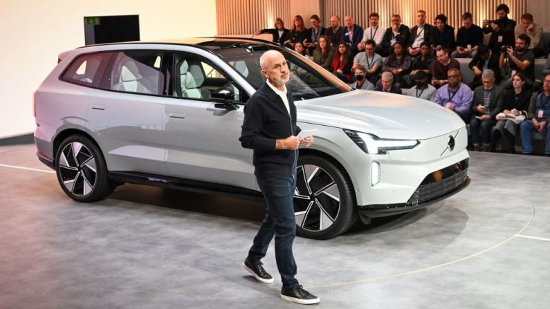 Le PDG de Volvo Cars, Jim Rowan, présente le nouveau Volvo EX90, SUV électrique de la société, lors d'un événement organisé à Stockholm, en Suède, le 09 novembre 2022. (ANDERS WIKLUND/TT News Agency/AFP via Getty Images)