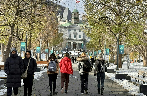 Le campus de l'université McGill à Montréal, au Canada, le 20 novembre 2022. (Photo by DANIEL SLIM/AFP via Getty Images)