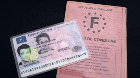 Le permis de conduire rose va disparaître : il est obligatoire de le changer avant la date butoir