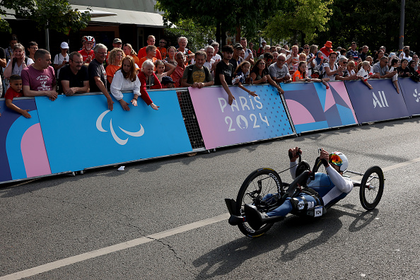 Mathieu Bosredon de l'équipe de France participe au contre-la-montre individuel H4 masculin. (Michael Steele/Getty Images)