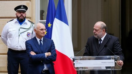 Éric Dupont-Moretti demande à son successeur de ne pas « trahir » la loi augmentant les moyens donnés à la justice